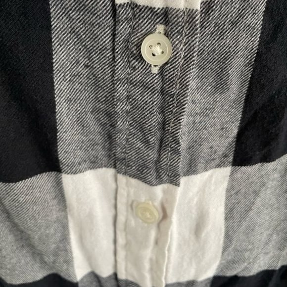 Uniqlo Black and White Plaid Flannel Shirt, Sz Medium - Picture 8 of 14